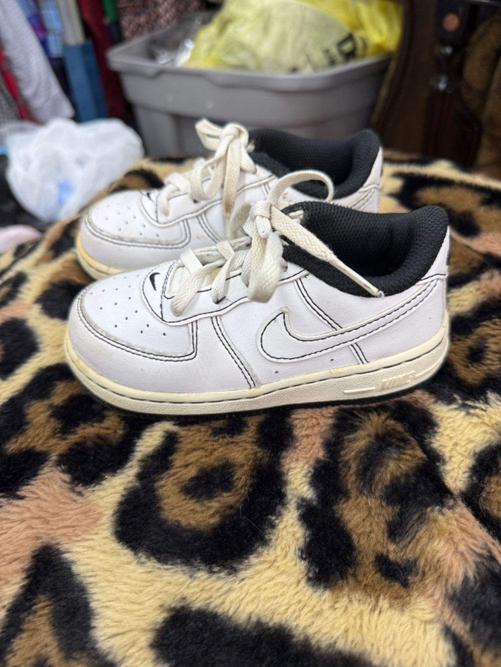 Nike Kids White Low-Top Sneakers with Black Lining